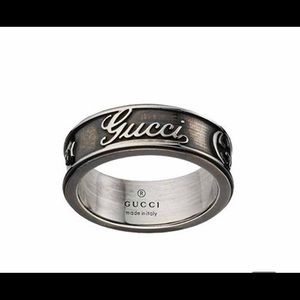 Silver Gucci ring